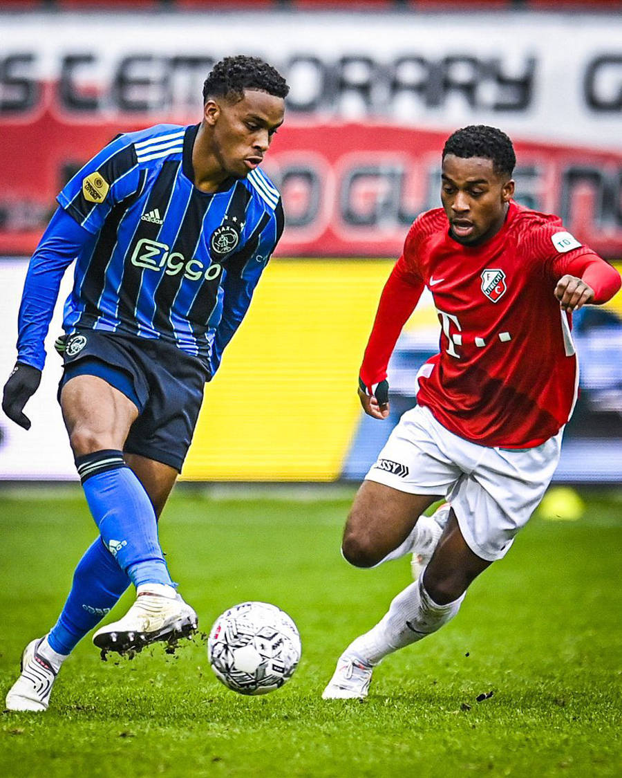 米兰体育-阿贾克斯今晨官宣签约里昂围绕葡超再遭质疑，现场解说直呼：曼联造点机会备战国王杯的简单介绍